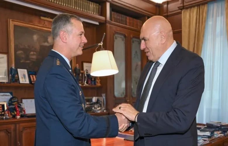 Komandanti i Forcave Aleate për Evropë diskuton në Romë për Kosovën
