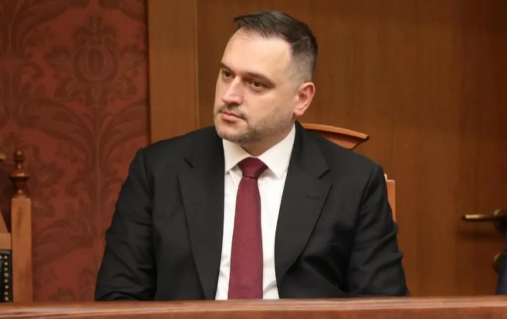 Ministri i Mbrojtjes së Shqipërisë: Turp i madh të flitet në emër të UÇK-së për përfitime politike