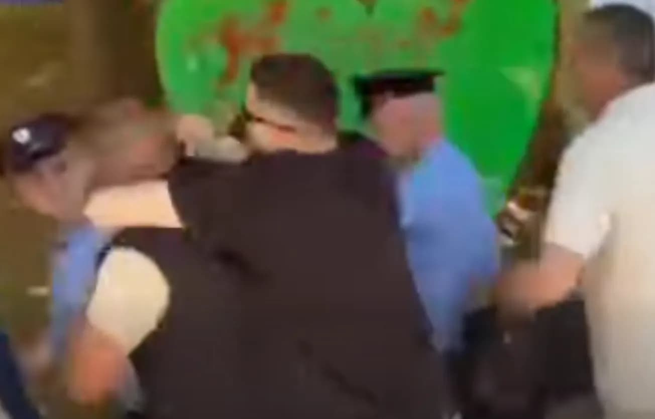 Momenti kur arrestohen zyrtarët komunal në Mitrovicë të Veriut