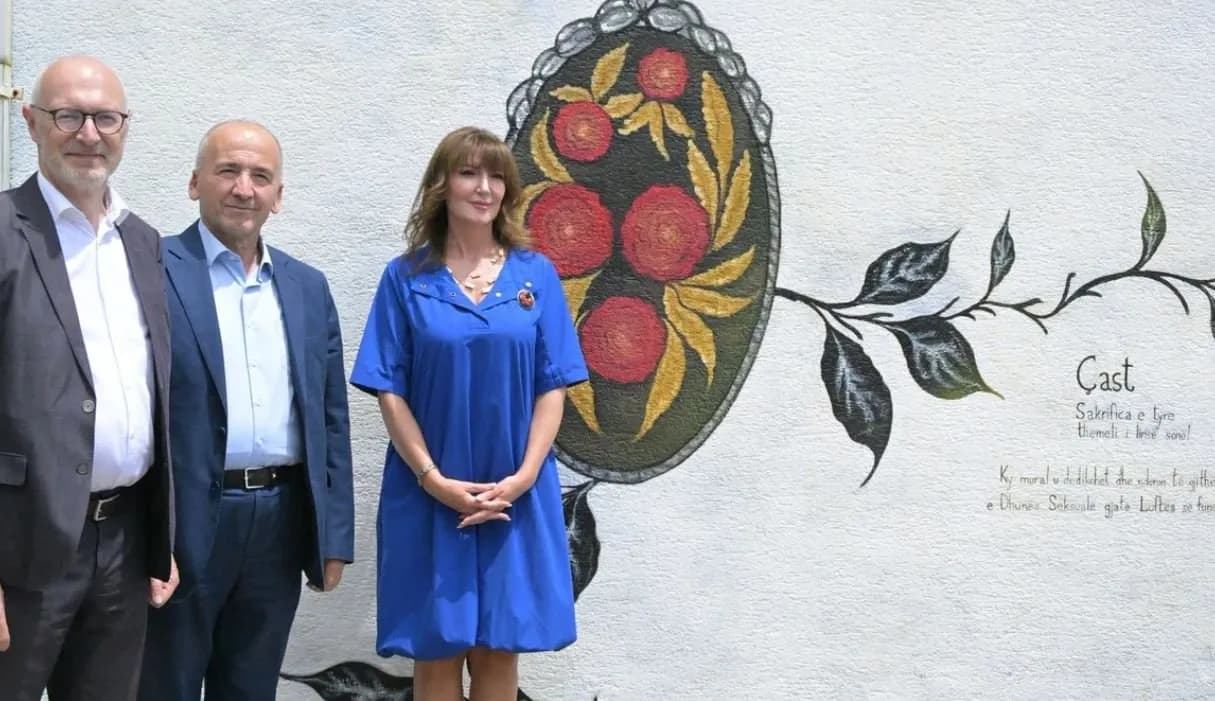 Në Pejë zbulohet murali kushtuar të mbijetuarve të dhunës seksuale gjatë luftës në Kosovë
