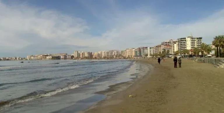 Ngjarje e rëndë në Shëngjin: Raportohet për persona të vdekur pasi katër të rinj u goditën nga dallgët