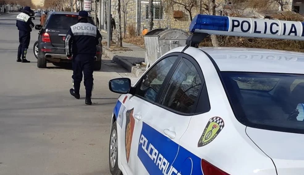 Ngjarje e rëndë në Tiranë, policit i vendoset thika në fyt – arrestohet autori
