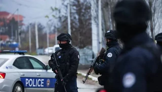 Orët shtesë për policinë dhe kushtet në kampin “Enver Zymberi”, Sveçla jep sqarime në konferencë