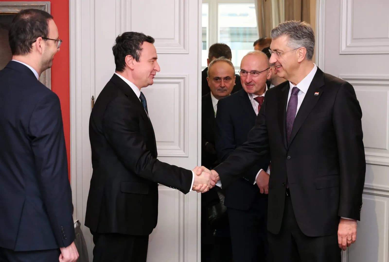 Plenkovic uron Kurtin për rezultatin e zgjedhjeve: Presim formim të shpejtë të institucioneve