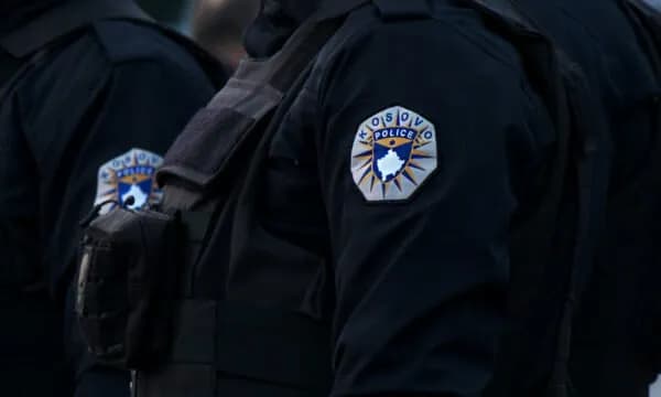 Polica i gjen armë pa leje 62-vjeçarit në Kaçanik pas kontrollit në shtëpinë e tij