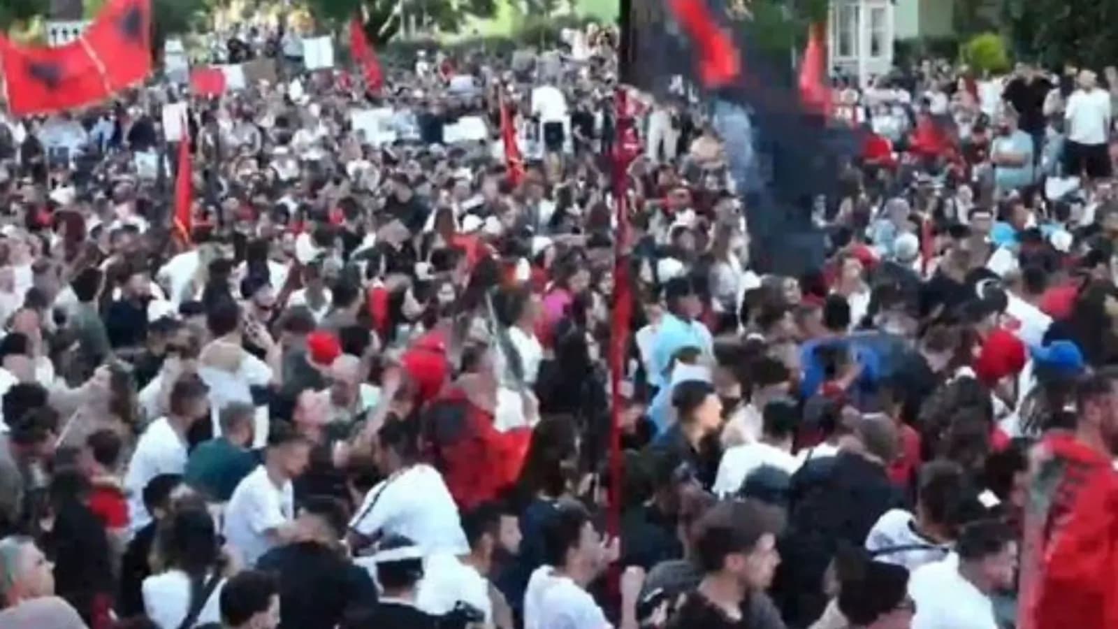 Protesta në Tiranë, fëmija 6-vjeçar humbi mes qytetarëve