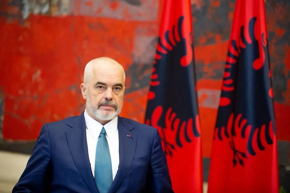 Protestat në Tiranë, Rama: Lëreni Albin Kurtin jashtë kësaj çorbe të neveritshme, ai nuk gjykon si sallahanet e LVV-së