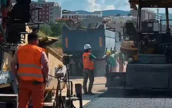 Rama publikon pamje nga asfaltimi i rrugës A: Këtë projekt tri herë e ka blloku qeveria