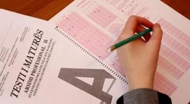 Rezultati i maturantëve” “Ngelin” në shqip, “yje” në anglisht