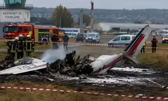 Rrëzohet aeroplani në Francë, humbin jetën 11 persona