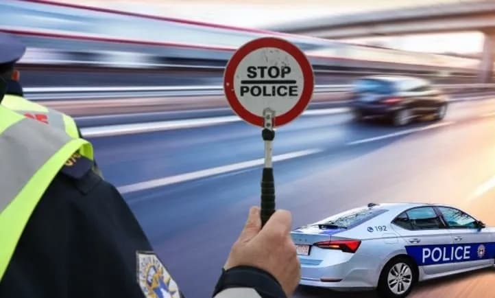 Tejkaloi në kthesë dhe rrezikoi trafikun, Policia e Pejës e ndëshkon me 200 euro dhe ia ndalon vozitjen për tre muaj