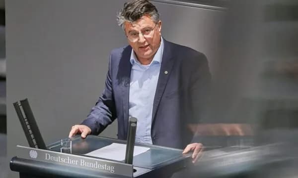 Vendimi për reduktim të trupave të KFOR-it, deputeti gjerman: Qetësia në shumë raste është mashtruese