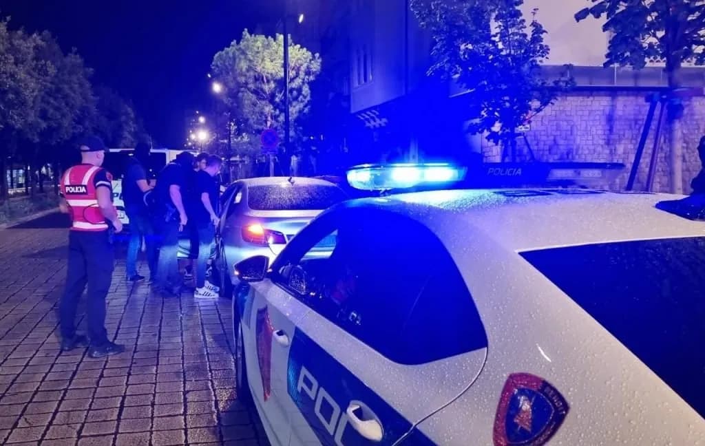 Vrasje në Rrogozhinë, 25-vjeçari godet me thikë fqinjin