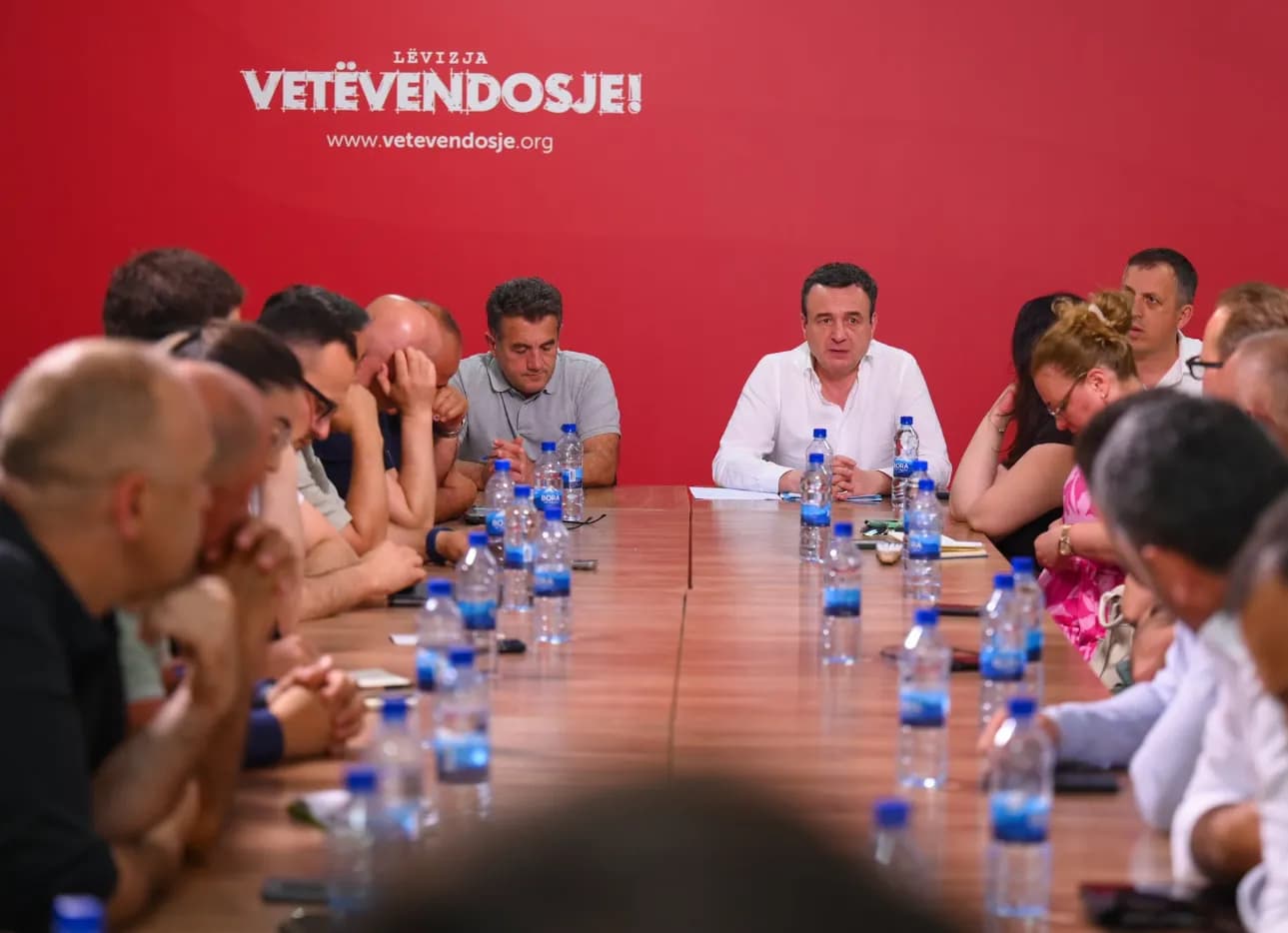 VV i mban sivjet zgjedhjet e brendshme, Kurti i mbledh kryetarët e degëve në takim