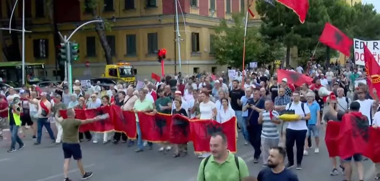 52 ditë protesta në Tiranë, aktivistët kërkojnë ndryshime politike