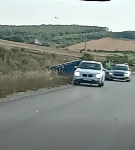 Aksident në rrugën Polac – Vushtrri, një veturë rrokulliset në rrugë