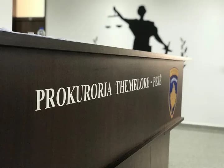 Aktakuzë ndaj një personi në Pejë për dhunim, dhunë në familje dhe armëmbajtje pa leje