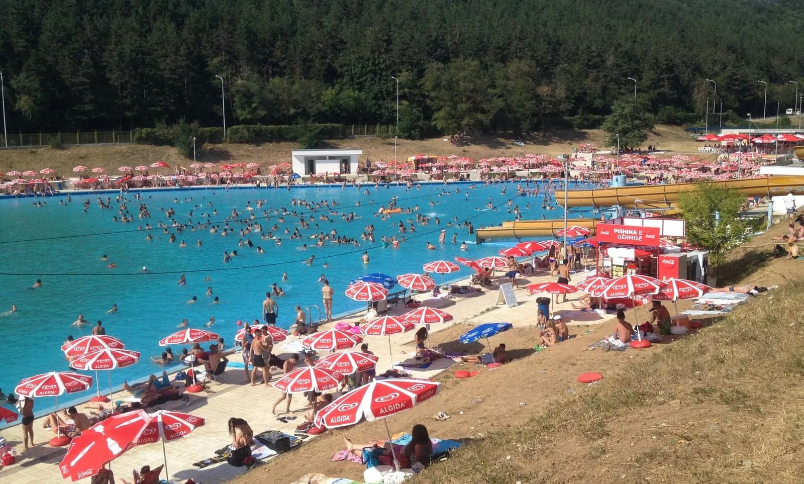 Dalin analizat, IKSHPK tregon a është i pastër uji në pishinën e Gërmisë