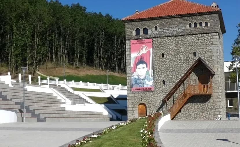 Dëmtohet në tavan e në korridor Kompleksi Memorial “Zahir Pajaziti” në Orllan, Policia nis hetimet