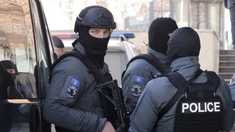 Ekstradohet nga Hungaria për në Kosovë i kërkuari me letër rreshtim ndërkombëtar për armëmbajtje pa leje dhe fshehje të provave