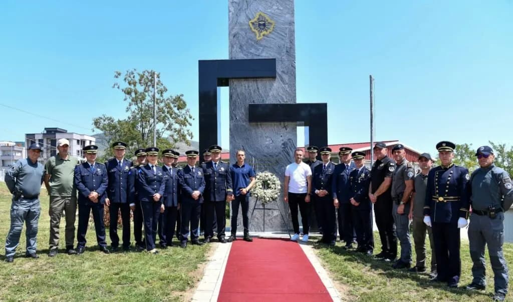 Homazhe për Afrim Bunjakun dhe zbulimi i shtatores së Enver Zymerit, shënohet Dita Memoriale e Zyrtarëve Policorë të Rënë në Detyrë