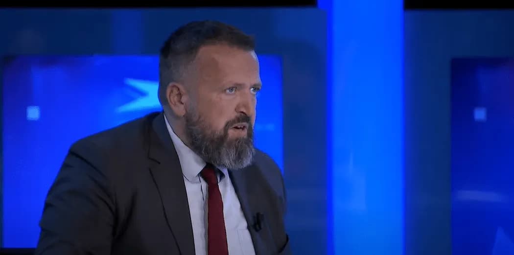 Hoxha: Po të isha në vend të Kurtit, bisedimet e para do t’i nisja me Gjinin e Aleancës