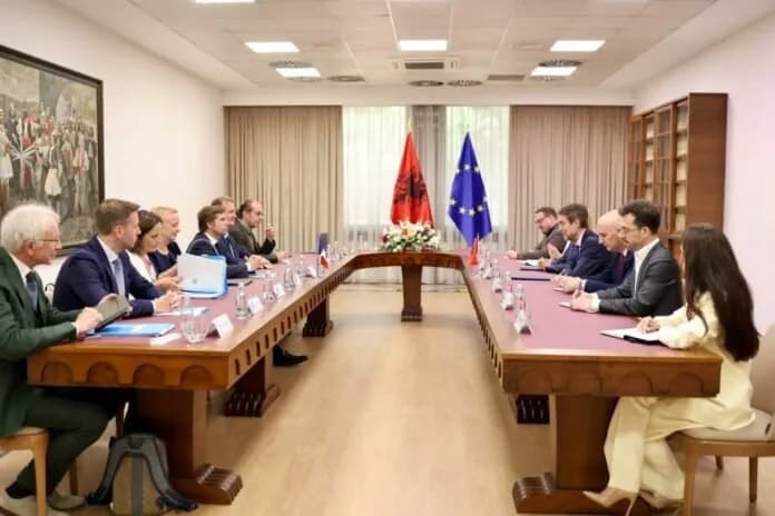 Hoxha: Shqipëria synon anëtarësimin në BE brenda kësaj dekade