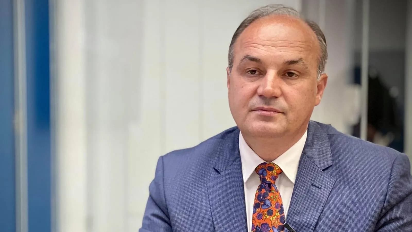 Hoxhaj alarmon: Kosova po izolohet, Serbia po thellon partneritetin strategjik me SHBA-në