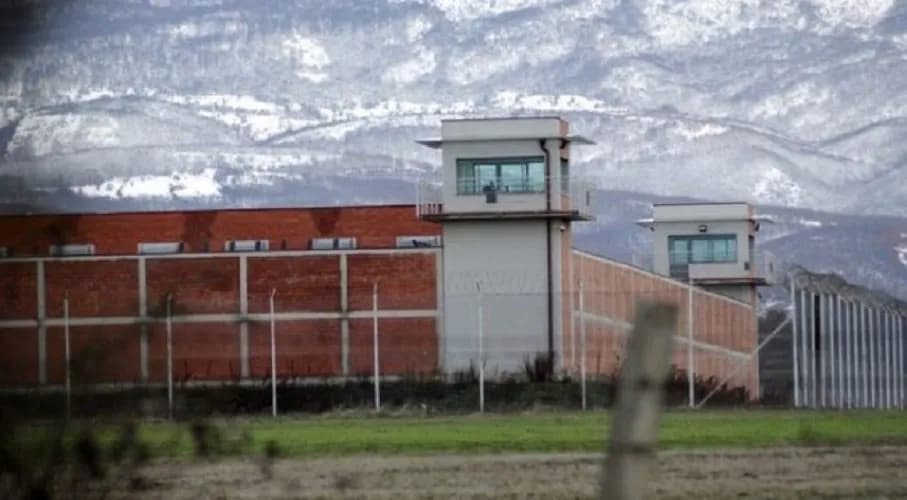 I dënuari për vrasje nuk u kthye nga leja e vikendit në Dubravë, policia e shpall në kërkim