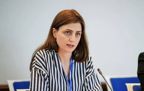 Janina Ymeri: Kurti po e zvarrit konstituimin e institucioneve për ta çuar vendin në zgjedhje në dhjetor