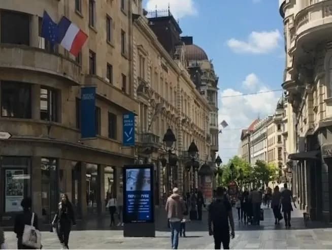 Kërkohet hetim për posterët me gjuhë urrejtjeje ndaj shqiptarëve në Serbi