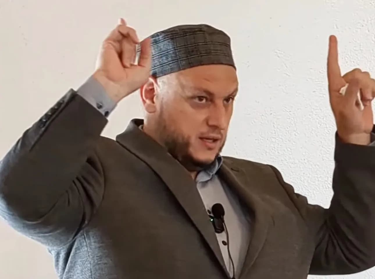 ”Komandanta’ të UÇK-së, po mendojnë që e kanë shliru botën”, hoxha reagon pas deklaratës që bëri bujë