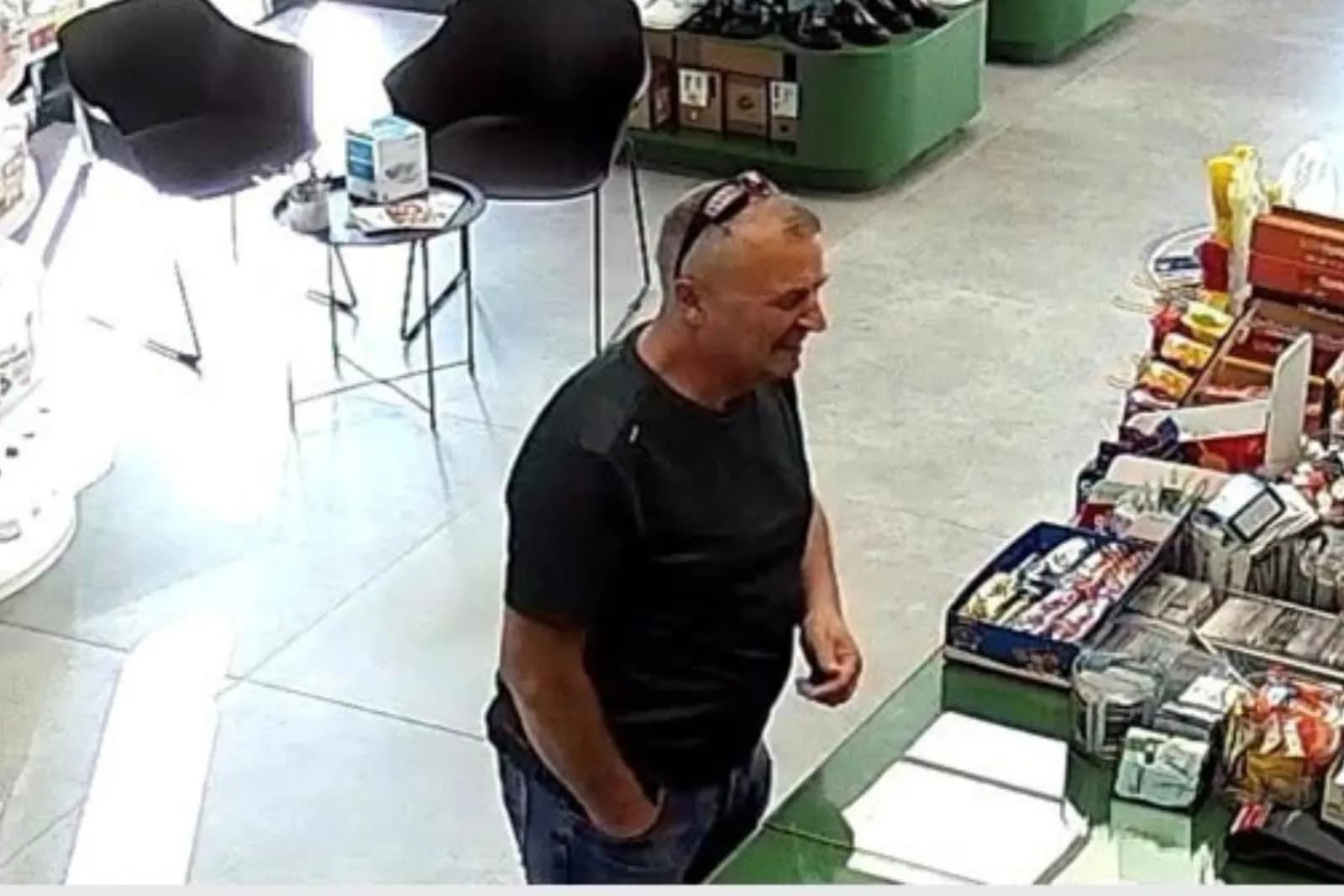 Nëse e shihni këtë person lajmëroni policinë, ja se për çka po kërkohet