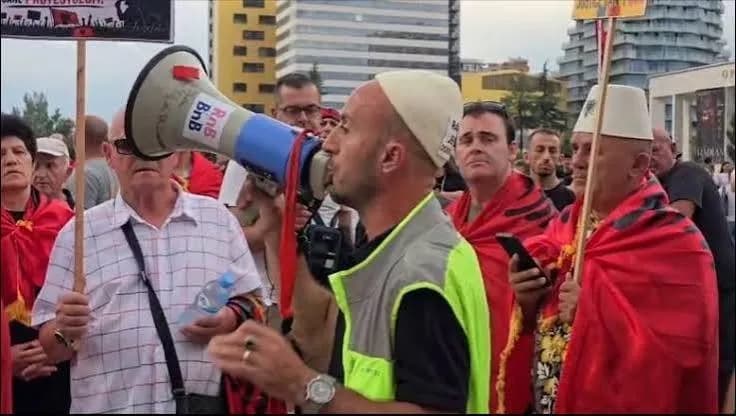 Nis grumbullimi i qytetarëve në sheshin ‘Skënderbej’ për protestën e 36 radhazi kundër qeverisë