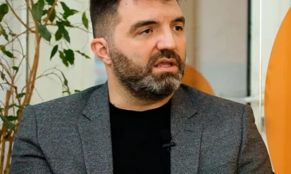 Profili “Lule Gjeli” shkruan për Ermal Sadikun dhe LDK’në, ky i përgjigjet menjëherë: Jo Gent, nuk mshefna si ti