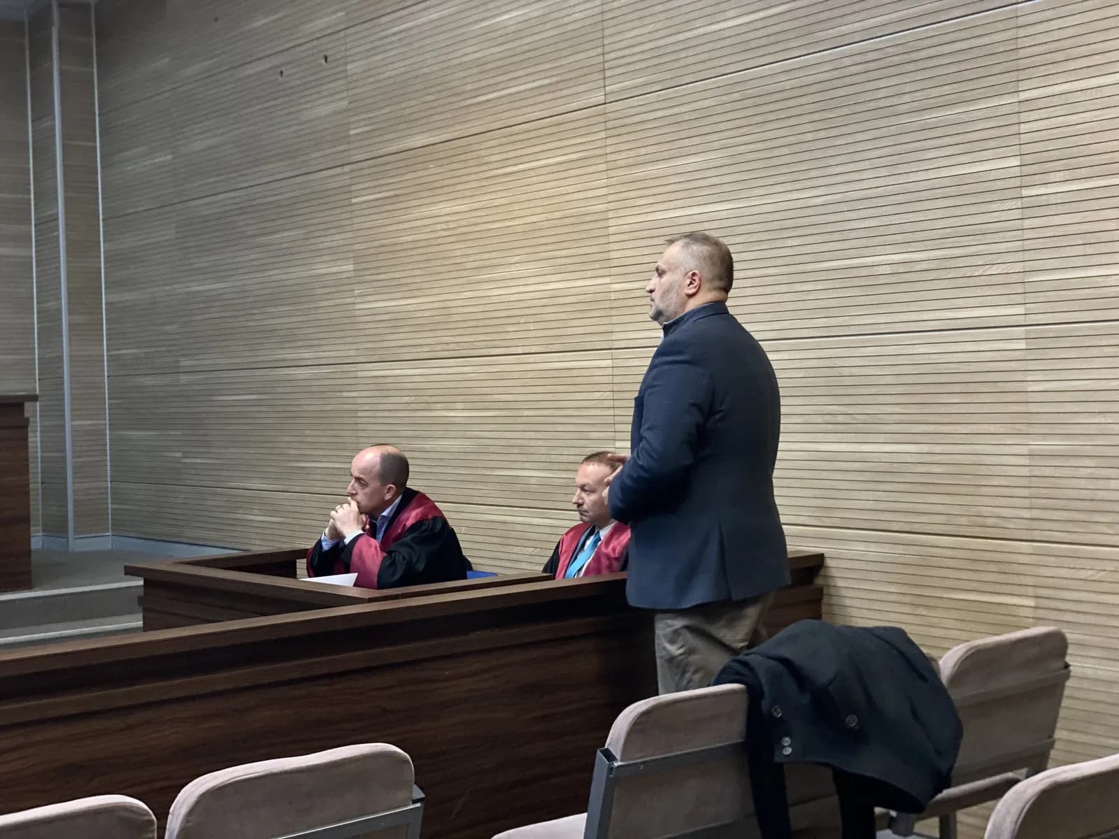 Shpend Ahmeti thotë se mbi 172 mijë eurot e padeklaruara ishin ndihmë financiare nga familja, Prokuroria propozon t’i konfiskohet kjo shumë