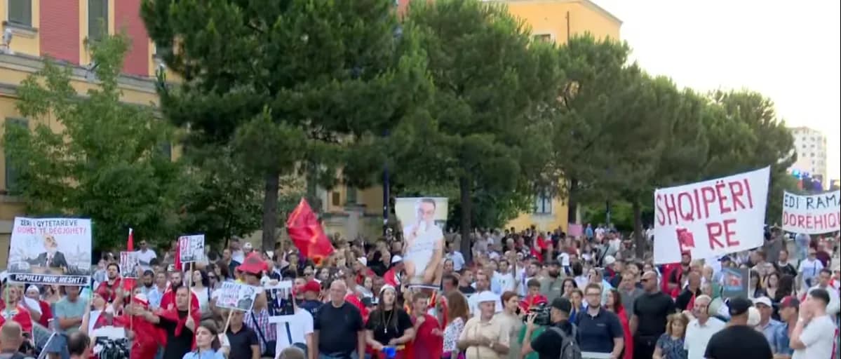Sot dita e 37-të e protestës, qytetarët mblidhen sërish para Kryeministrisë