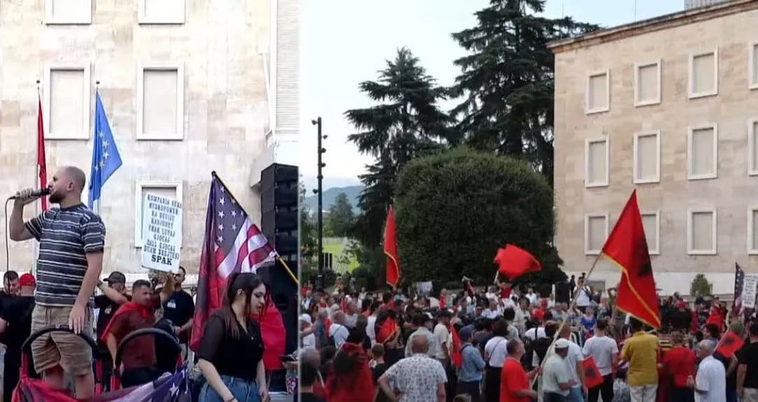 Sot dita e 39-të e protestës, qytetarët para Kryeministrisë mbajnë fjalimet e tyre