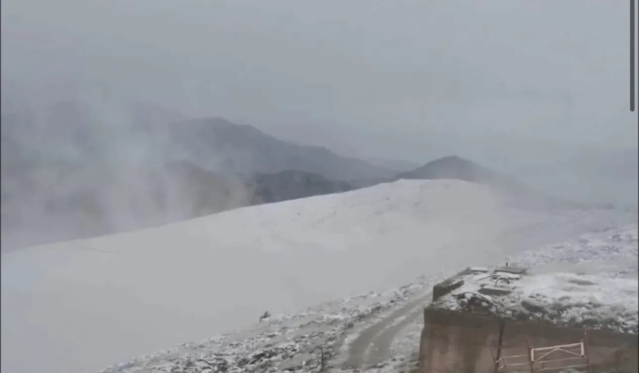 Surprizë e motit në Maqedoni, bie borë në mes të verës në Pelister