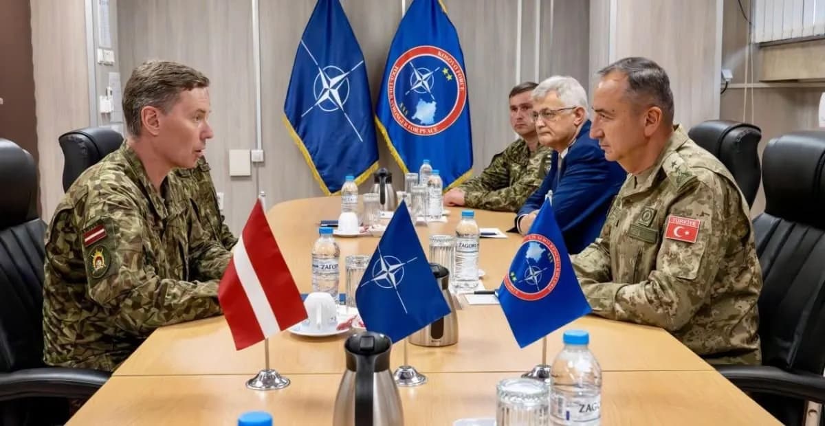 Ulutash takon Shefin e Mbrojtjes së Letonisë, e informon për situatën e sigurisë në Kosovë e rajon