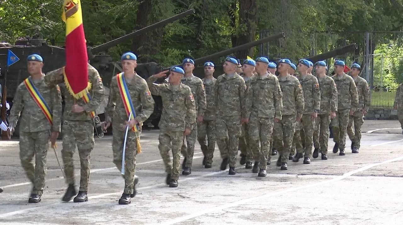 Ushtarë moldavë nisen drejt Kosovës për një mision të ri në KFOR
