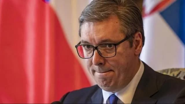 Vuçiq: Kosova është e Serbisë edhe me Kushtetutë edhe me të drejtën e Zotit