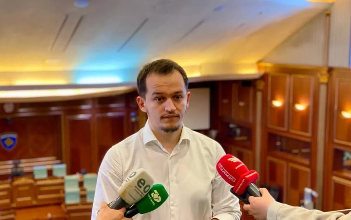 Cakolli: Kosova s’mund të mbetet pafundësisht me ushtrues detyre në postin e Presidentit