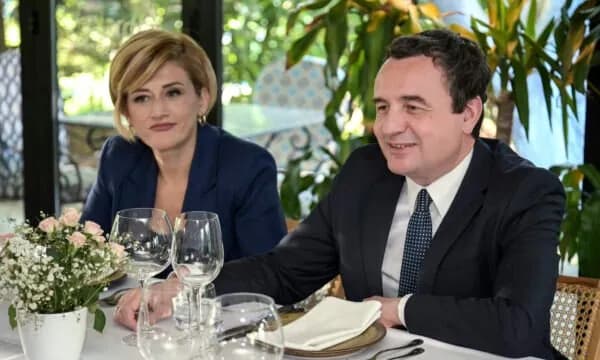 Kusari: Thotë se brenda orësh Kurti mund t’u dërgojë ftesa partive për takim