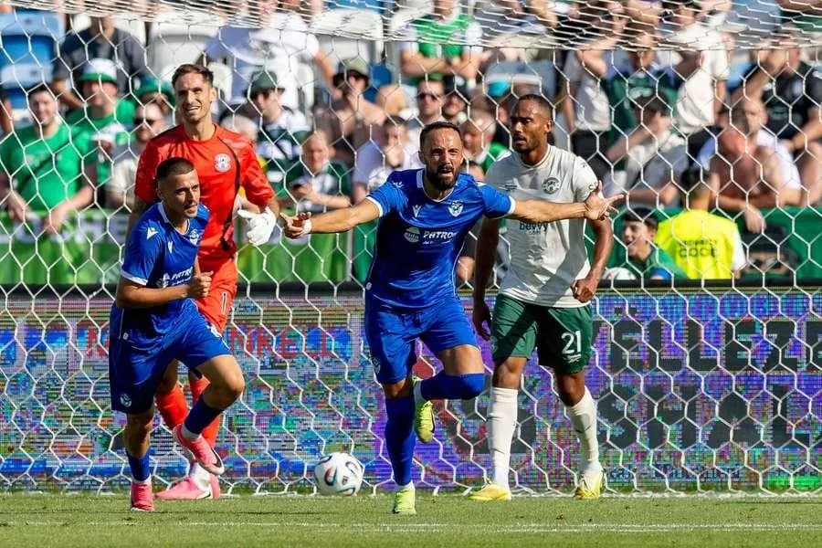 Malisheva synon historinë ndaj Hibernian, formacionet zyrtare