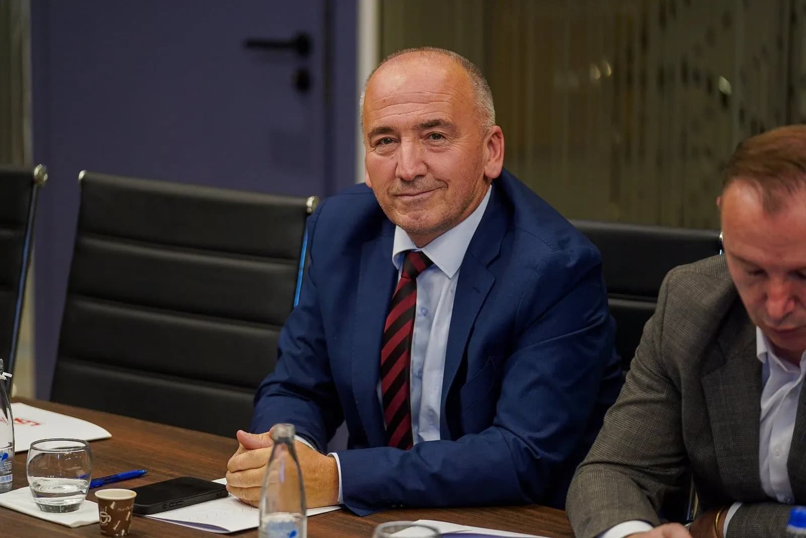 Muhaxheri flet për presionin ndaj delegatëve: Kur i thërret pesë herë në telefon, çfarë i thuhet asaj pune