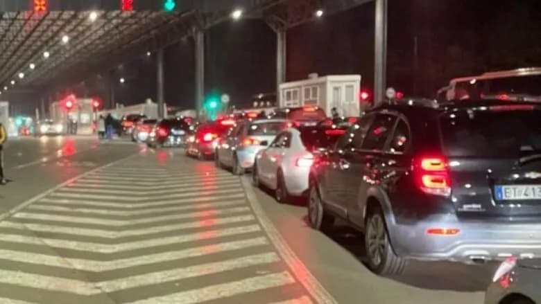 Përditësohen të dhënat në pikat kufitare, kaq po presin mërgimtarët