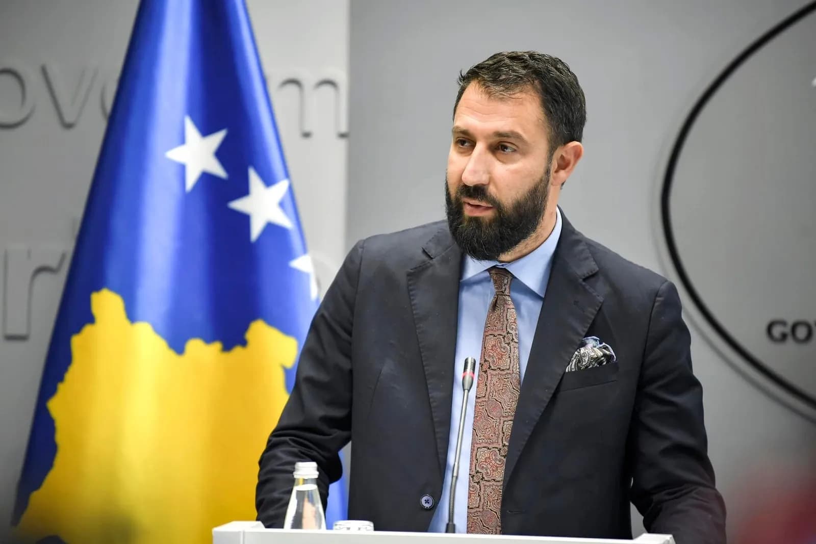 Krasniqi: Komunave u janë kthyer paratë me investime, Asociacioni duhet të jetë zë i 38 komunave, jo vetëm i disave
