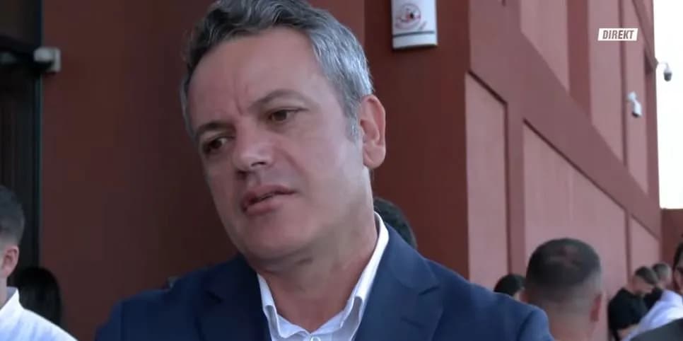 U panë jashtë salles, Gashi: Po përgatiten fletëvotimet, 355 delegatë do të votojnë për fatin e Abdixhikut